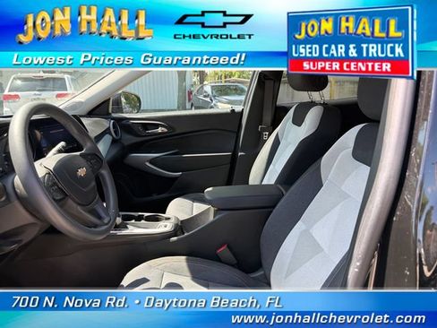 Used 2024 Chevrolet Trax LS w/ LS Convenience Package FWD image 17
