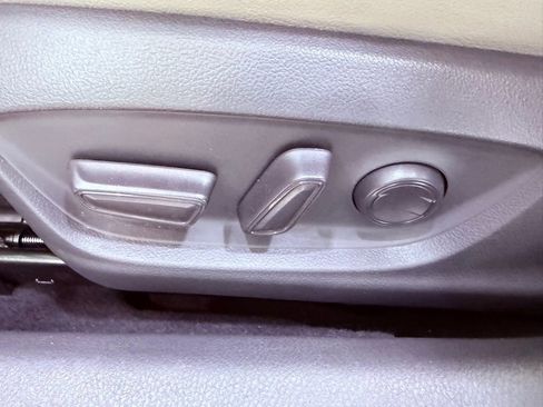 Used 2018 Toyota Camry XSE FWD image 18