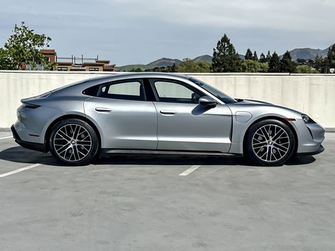 Certified 2021 Porsche Taycan image 9