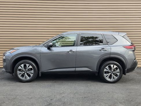 Used 2022 Nissan Rogue SV image 3