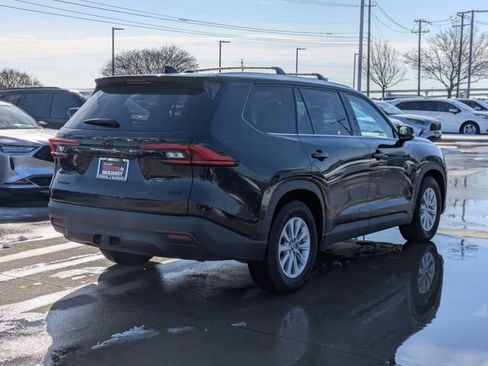 Used 2024 Toyota Grand Highlander XLE image 8