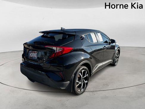 Used 2018 Toyota C-HR XLE image 4