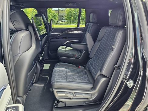 Used 2026 Cadillac Escalade IQL Luxury AWD/4WD image 17