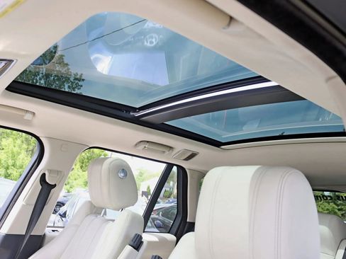 Used 2017 Land Rover Range Rover HSE image 32