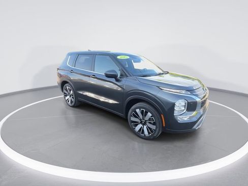 New 2025 Mitsubishi Outlander SE image 2