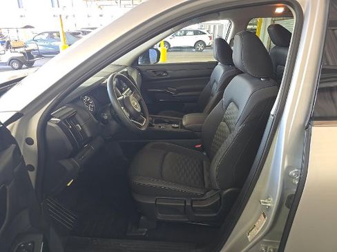 Used 2024 Nissan Pathfinder S AWD/4WD image 8