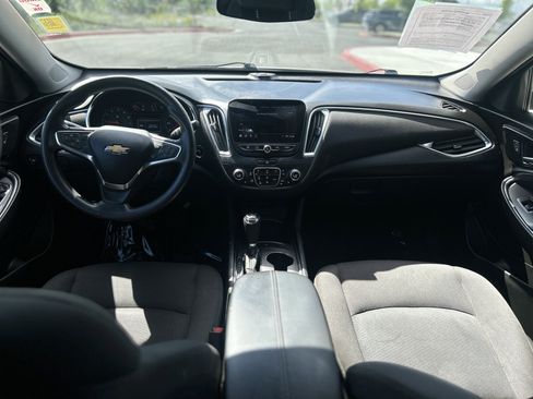 Used 2019 Chevrolet Malibu LT image 24