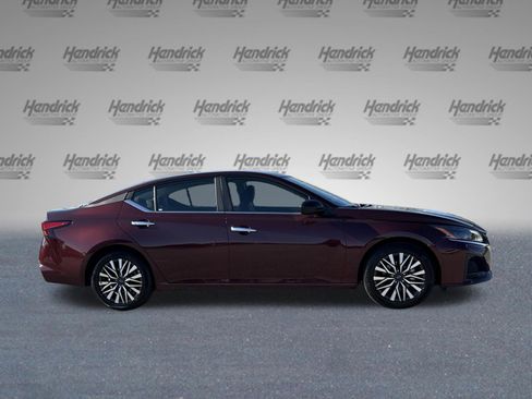 Used 2025 Nissan Altima 2.5 SV image 10