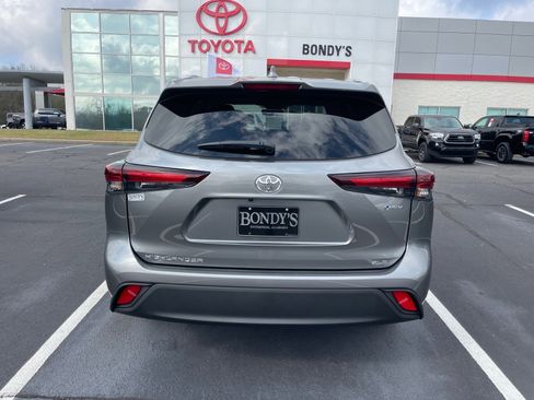 New 2026 Toyota Highlander XLE image 13
