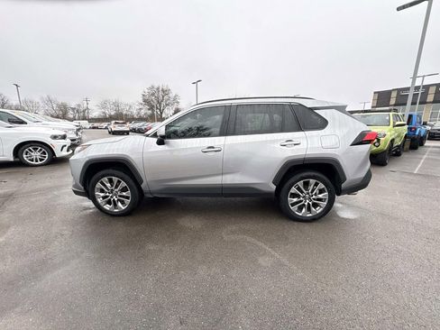 Used 2023 Toyota RAV4 XLE Premium image 5