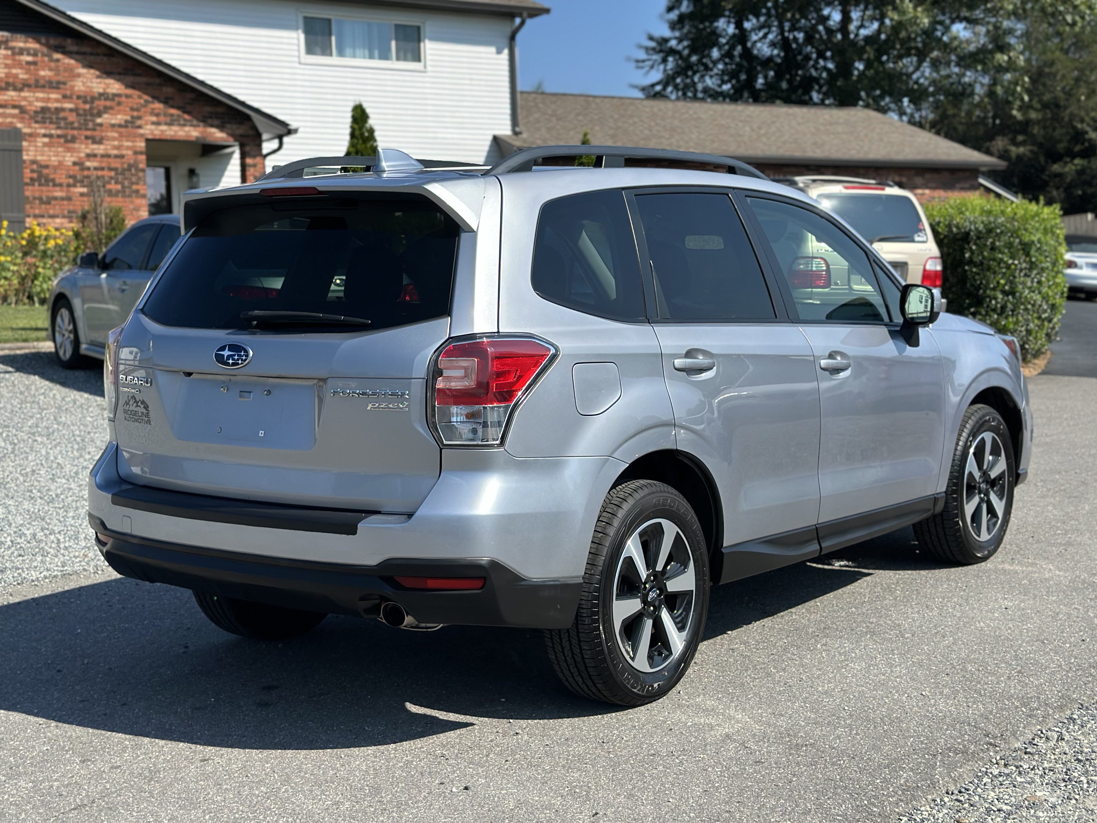 Used 2017 Subaru Forester 2.5i Premium AWD/4WD image 3