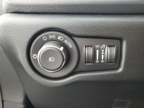 New 2026 Chrysler Pacifica Limited image 27