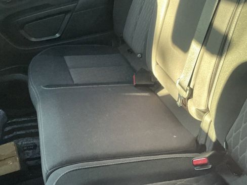 Used 2023 Nissan Titan SV w/ SV Convenience Package image 5