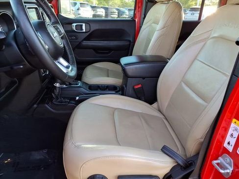 Used 2018 Jeep Wrangler Unlimited Sahara AWD/4WD image 5