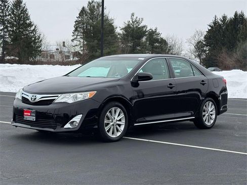 Used 2014 Toyota Camry XLE image 2