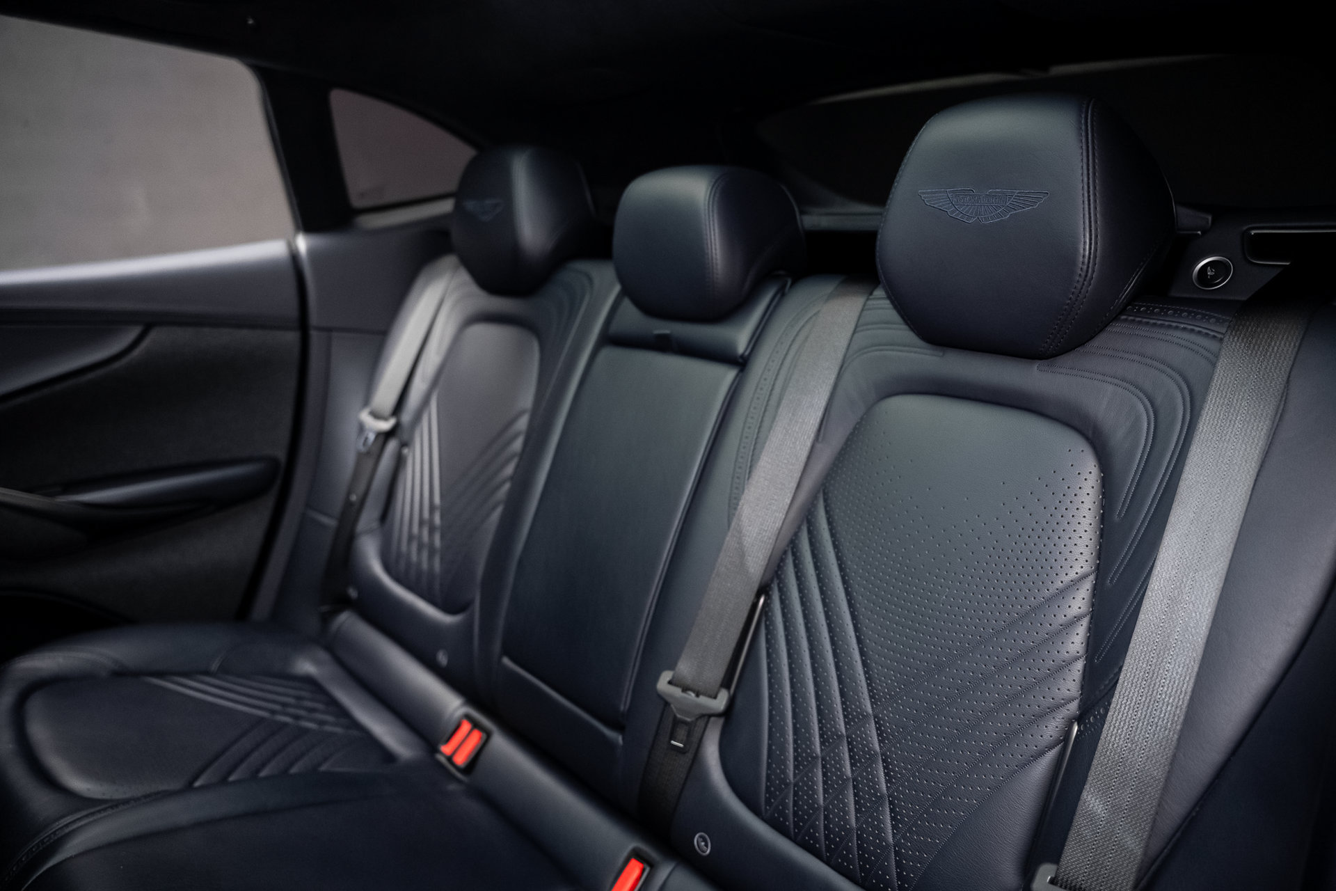 Used 2021 Aston Martin DBX AWD/4WD image 64