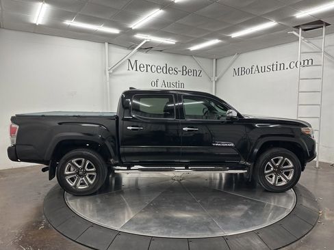 Used 2017 Toyota Tacoma Limited image 9