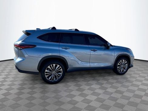 Used 2024 Toyota Highlander Platinum image 5
