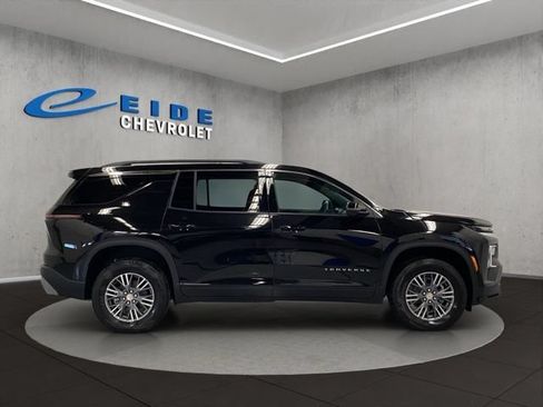 New 2026 Chevrolet Traverse LT w/ Driver Confidence Package AWD/4WD image 9