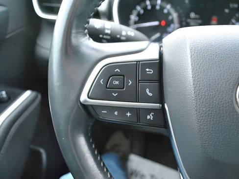Used 2021 Toyota Highlander XLE image 25