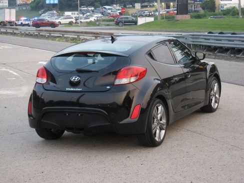 Used 2016 Hyundai Veloster w/ Option Group 02 FWD image 12