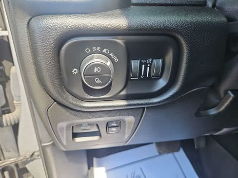 Used 2019 RAM 1500 Laramie w/ Sport Appearance Package AWD/4WD image 11