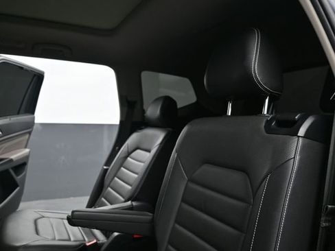 Used 2021 Volkswagen Atlas SEL Premium image 9