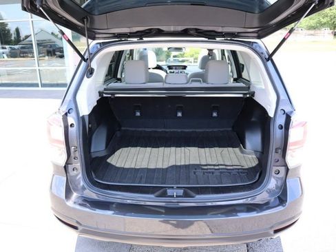 Used 2018 Subaru Forester 2.5i Premium AWD/4WD image 17