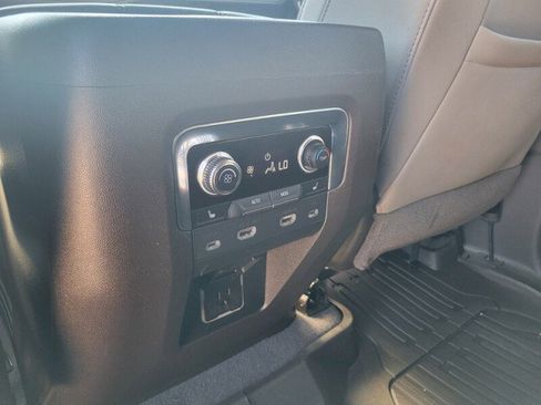 Used 2021 GMC Yukon XL SLT w/ SLT Premium Package image 28