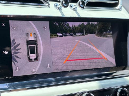 Used 2024 Bentley Bentayga image 53