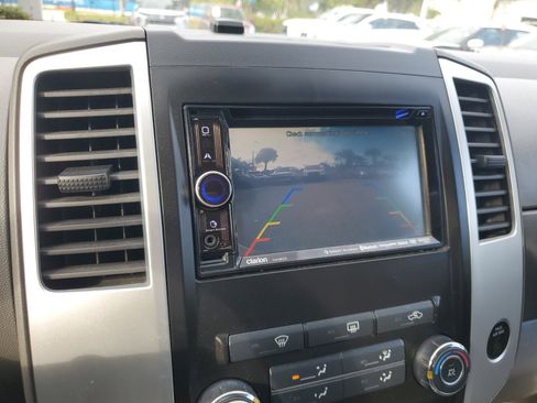 Used 2011 Nissan Frontier SV image 8