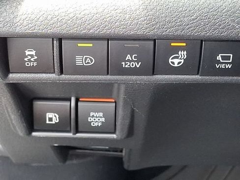 Used 2023 Toyota Sienna Platinum FWD image 23