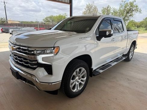 Used 2024 Chevrolet Silverado 1500 LTZ AWD/4WD image 3