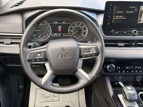 Used 2025 Mitsubishi Outlander SE FWD image 23