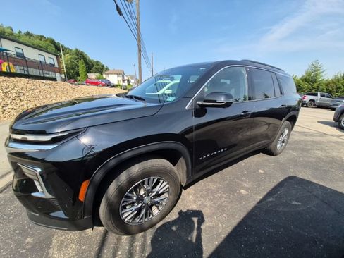 Used 2024 Chevrolet Traverse LT AWD/4WD image 4