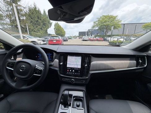 Used 2025 Volvo S90 B6 Plus AWD/4WD image 18