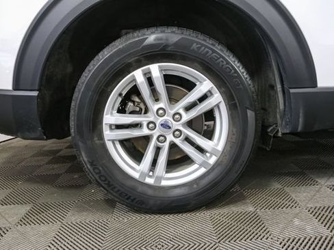 Used 2023 Ford Explorer XLT AWD/4WD image 16