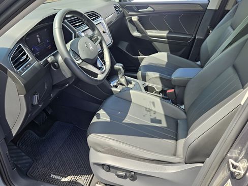Used 2023 Volkswagen Tiguan SE w/ Panoramic Sunroof Package FWD image 17