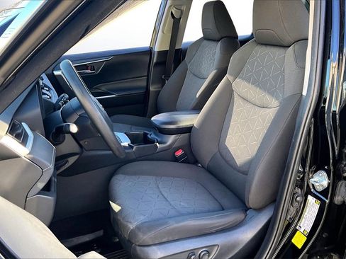 Used 2022 Toyota RAV4 XLE image 20