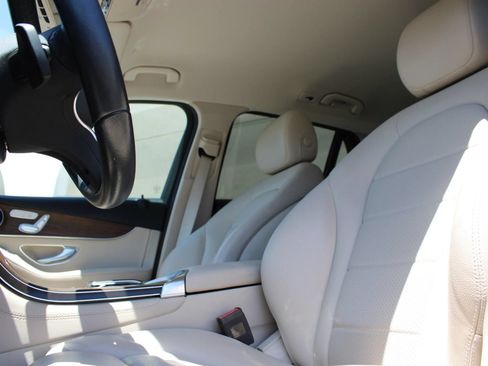 Used 2020 Mercedes-Benz GLC 300 image 6