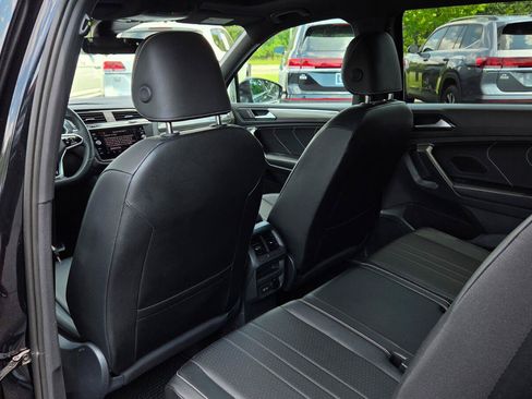 Used 2023 Volkswagen Tiguan SE R-Line FWD image 43