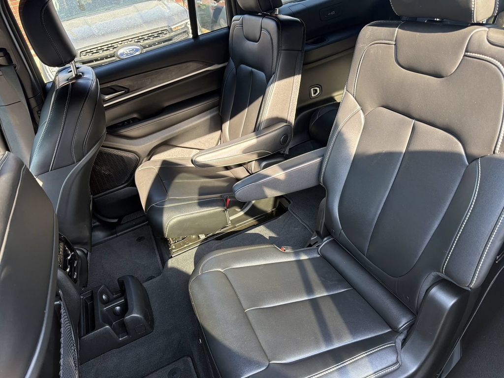 Used 2025 Jeep Grand Cherokee L Limited AWD/4WD image 20