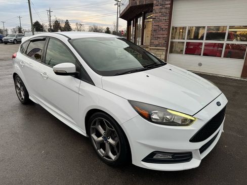 Used 2017 Ford Focus ST image 18