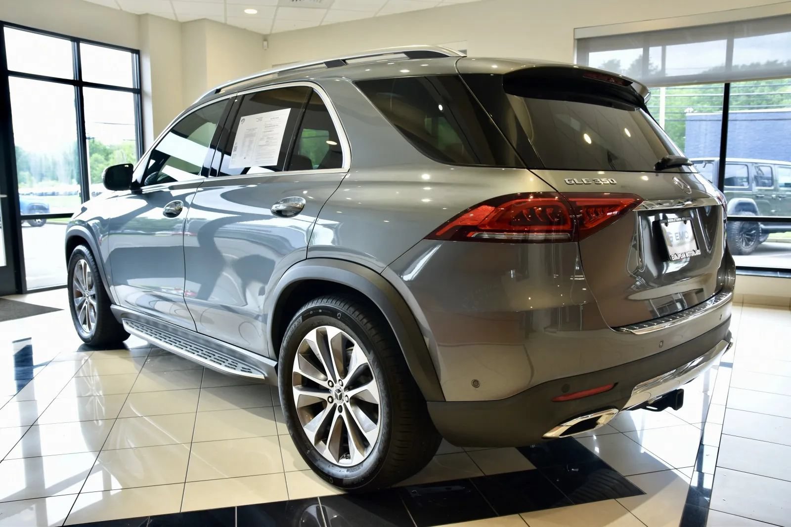 Used 2023 Mercedes-Benz GLE 350 4MATIC w/ Premium Package image 4