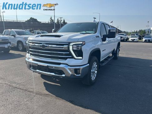 Used 2025 Chevrolet Silverado 3500 LTZ w/ LTZ Convenience Package AWD/4WD image 3
