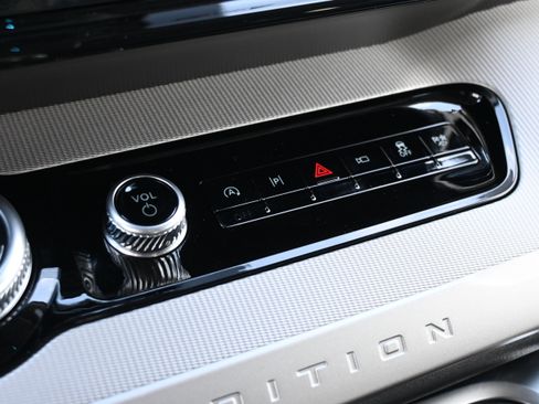 New 2025 Ford Expedition Active image 26