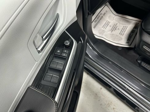 Used 2025 Toyota Sienna XSE image 9