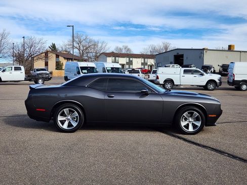 Used 2023 Dodge Challenger SXT image 2