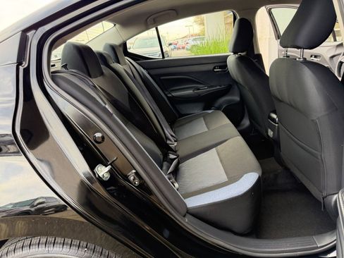 Used 2025 Nissan Versa SV image 39