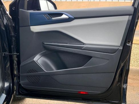 Used 2022 Volkswagen Taos SE w/ Panoramic Sunroof Package image 20